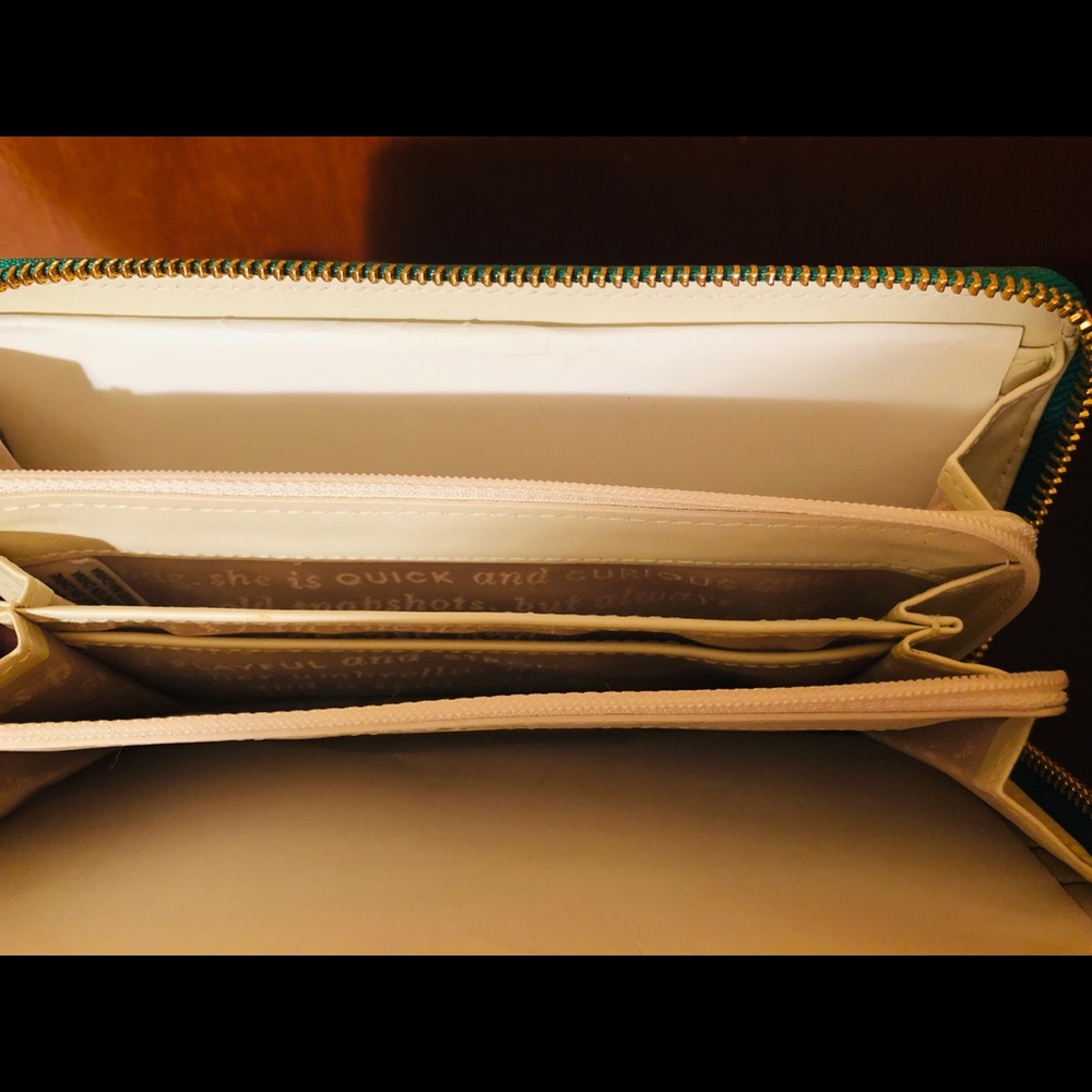 🌺(SOLD) Beautiful Kate Spade Wallet🌺 - Picture 4 of 5